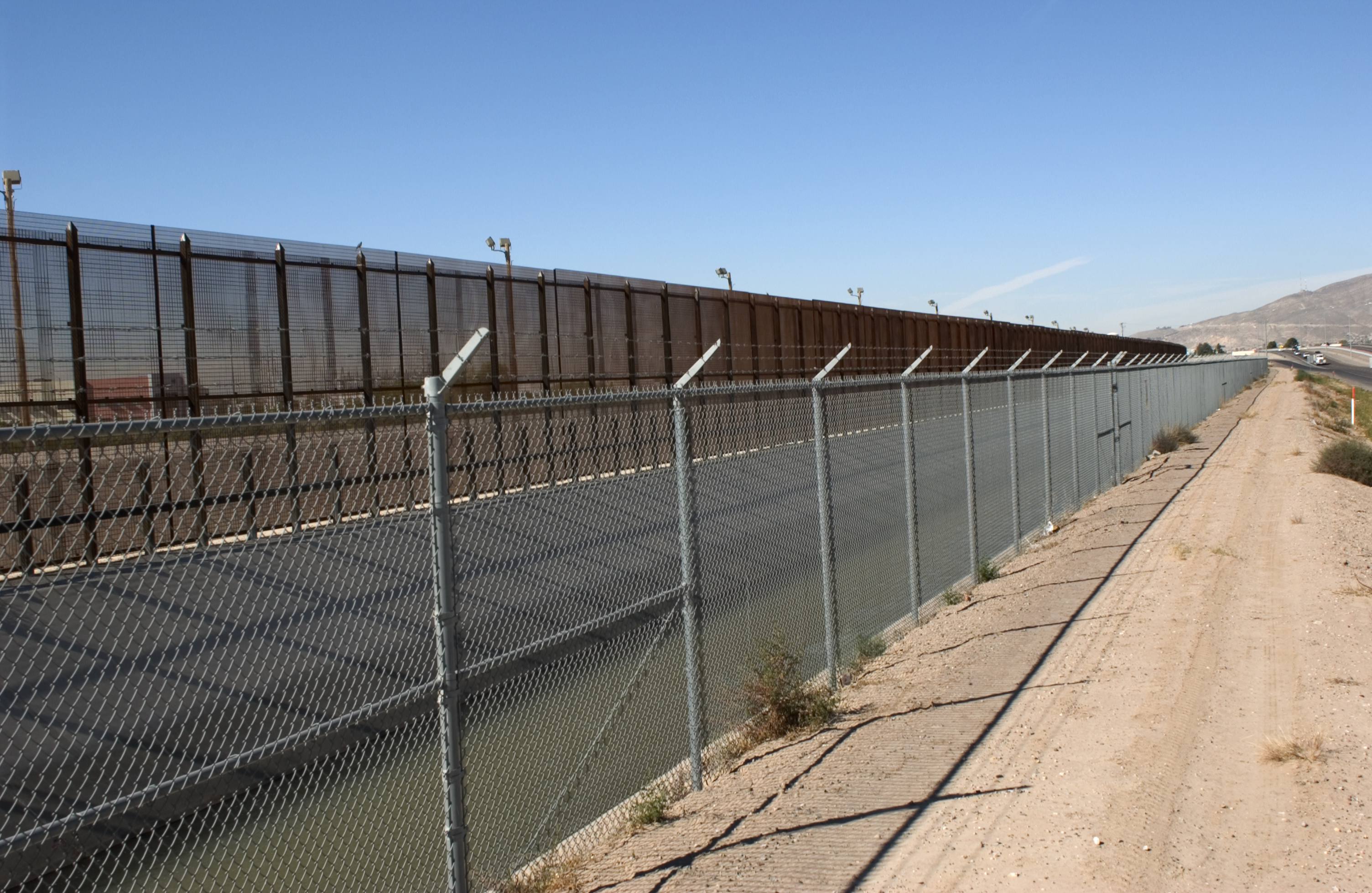 Three lines of deterrent_Border fence