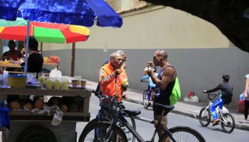 Cyclists having fresh fruit salad