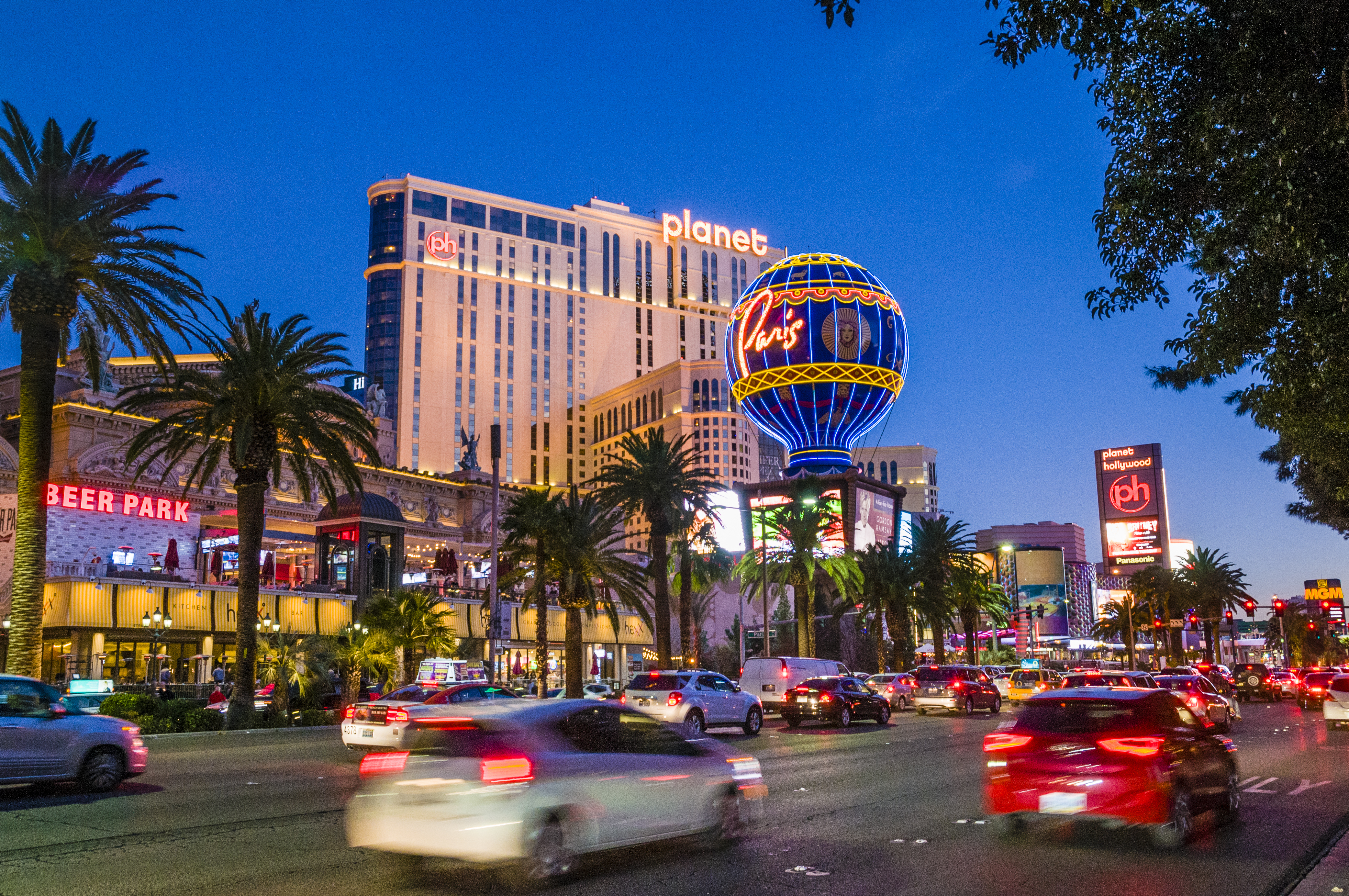 Traffic on The Strip at dusk