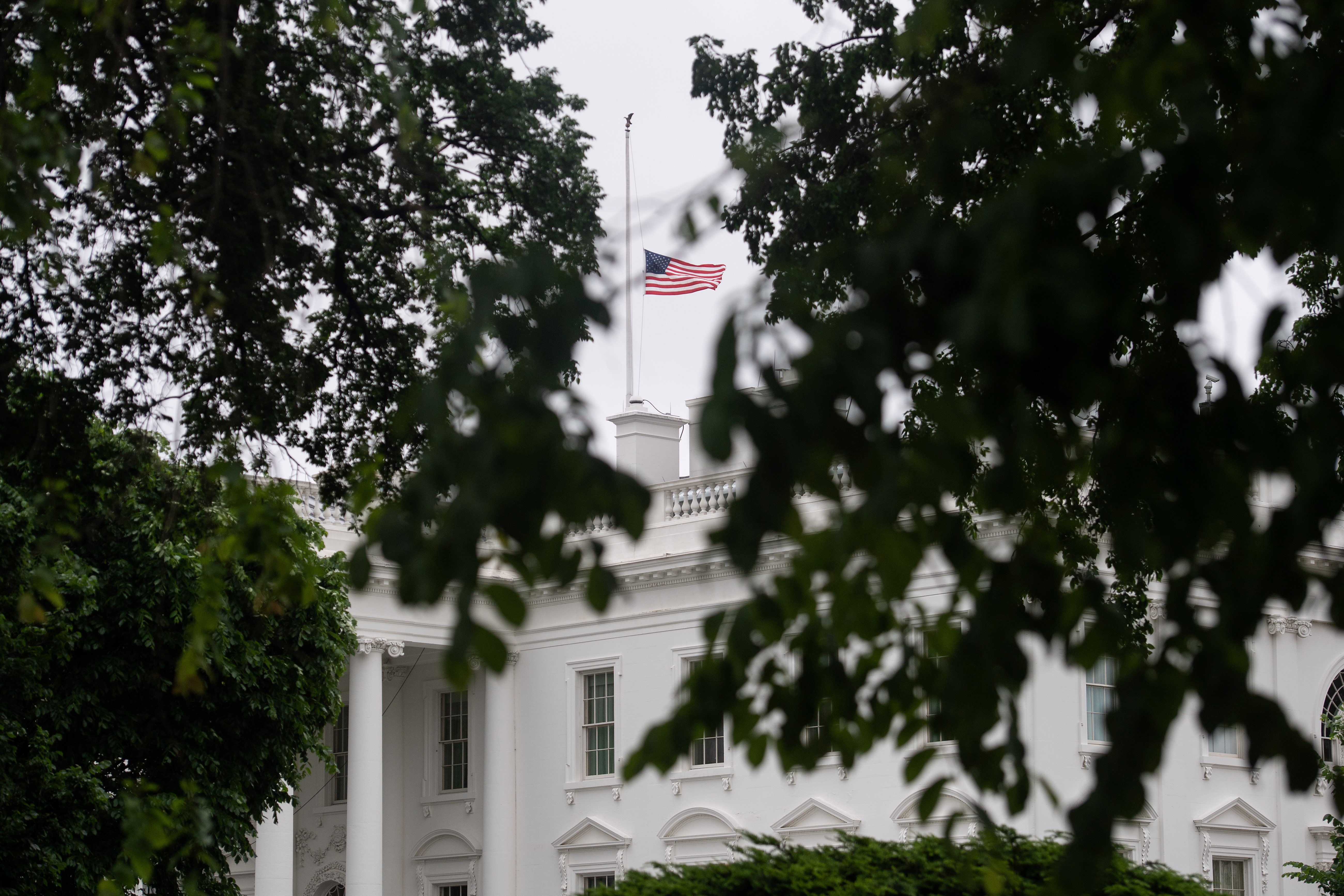 US-SHOOTING-TEXAS-WHITE HOUSE-HALF-STAFF