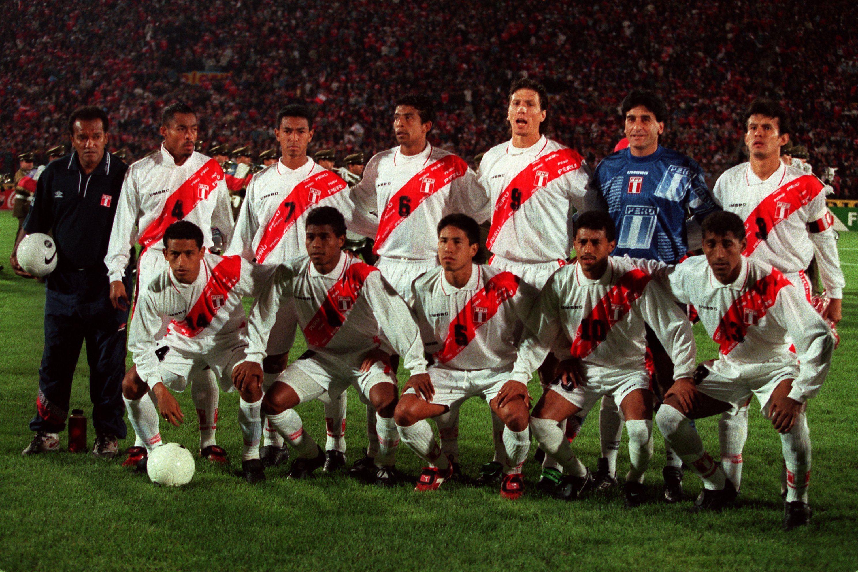 Soccer - World Cup Qualifier - Chile v Peru