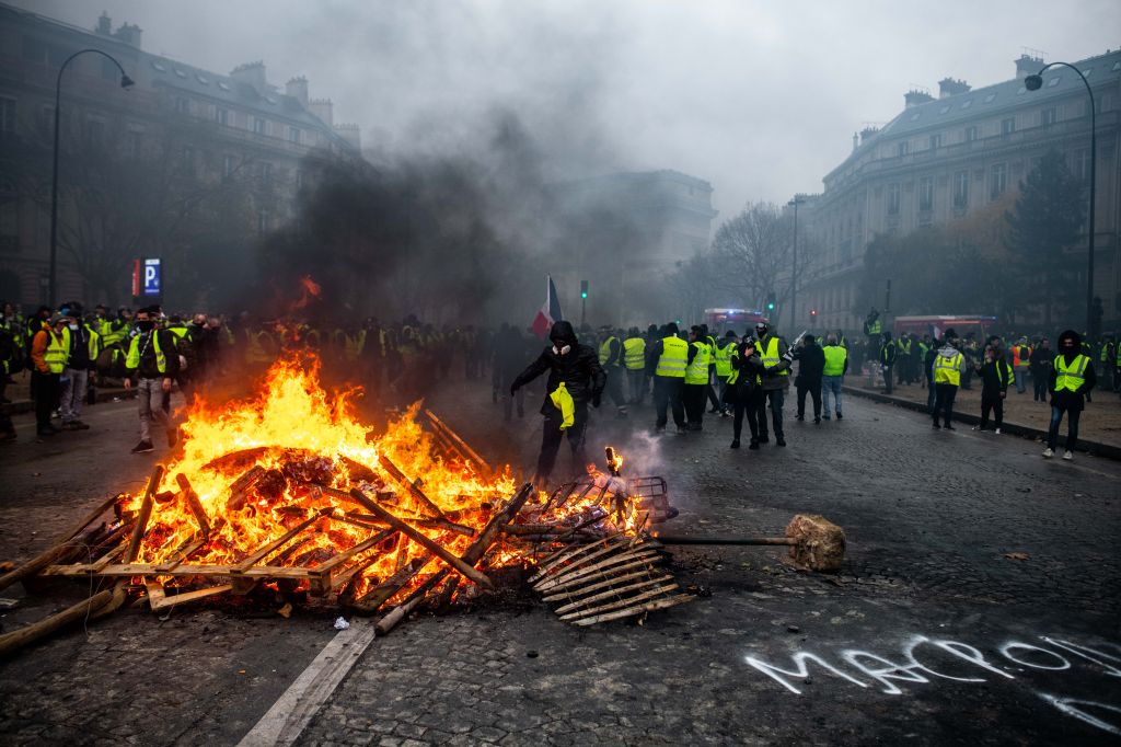 Yellow Vests protest turns violent for a third weekend on the Champs Élysées