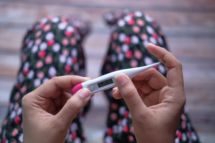 women hand with thermometer