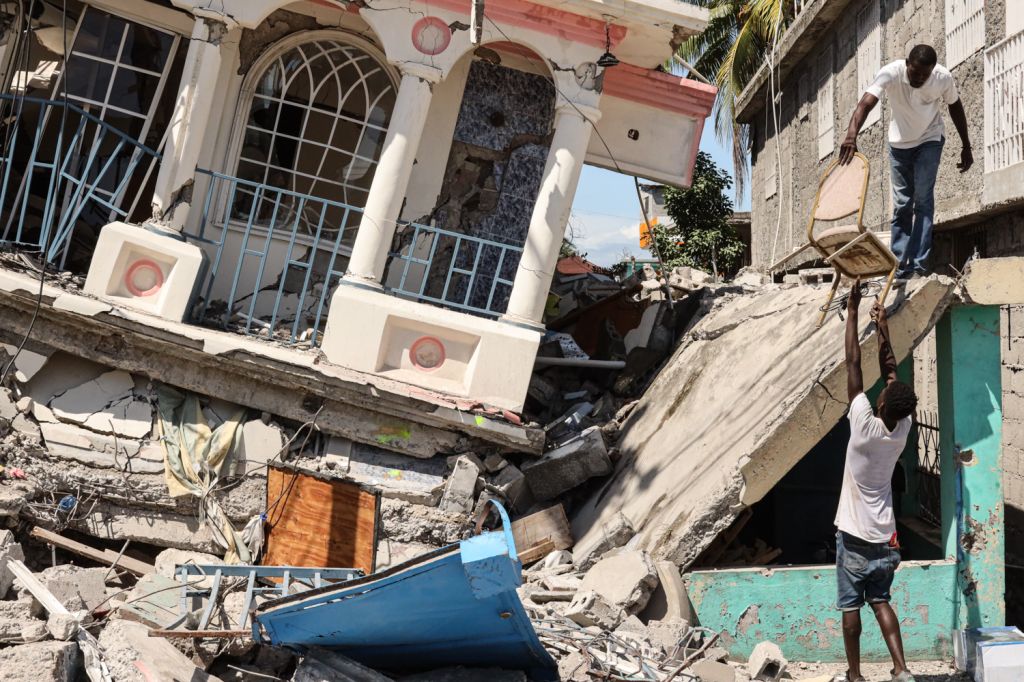 Haiti Quake Death Toll Passes 700 as U.S. Deploys Search Teams