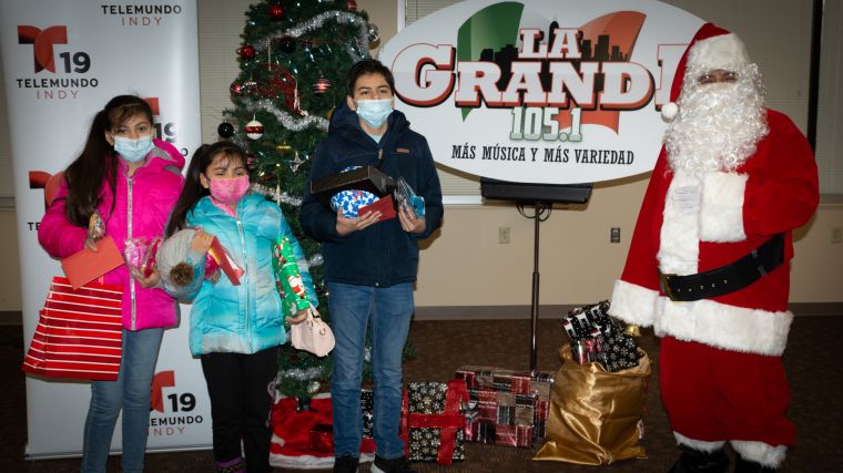Navidad En Grande Pics with Santa Claus