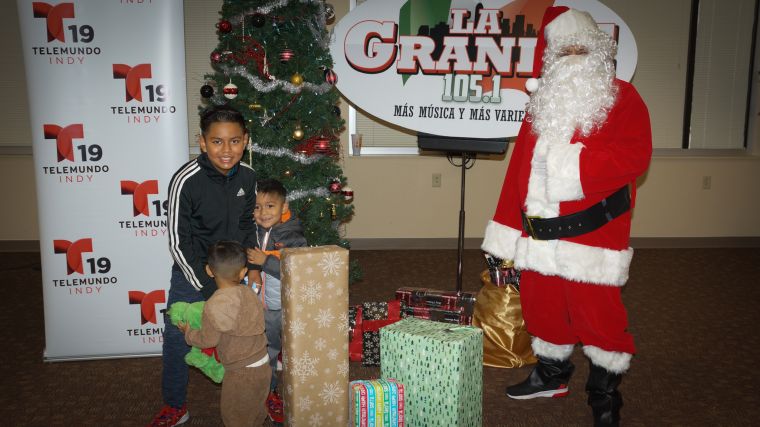 Navidad En Grande Pics with Santa Claus