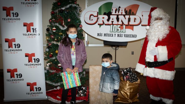 Navidad En Grande Pics with Santa Claus