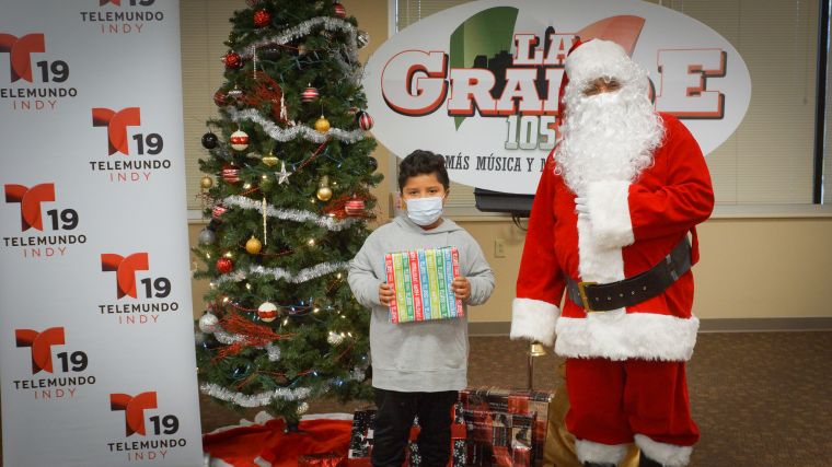 Navidad En Grande Pics with Santa Claus