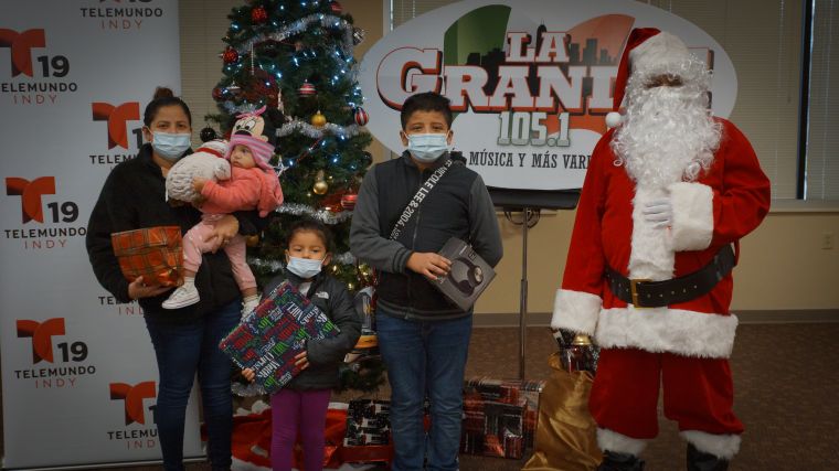 Navidad En Grande Pics with Santa Claus