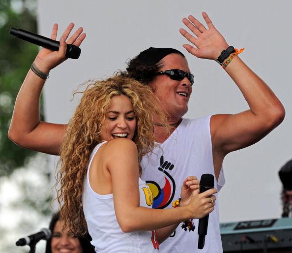 Colombian singers Shakira (L) and Carlos