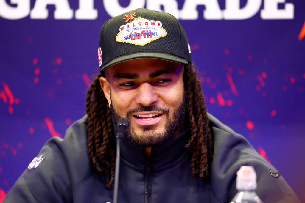 Fred Warner (54), apoyador, 49ers de San Francisco