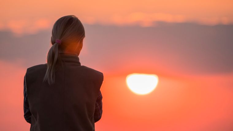 Mito 1: Mirar directamente al sol durante el eclipse es seguro.
