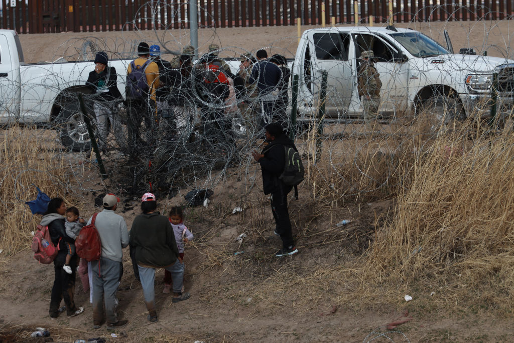 Migrant crisis continues at border between United States and Mexico