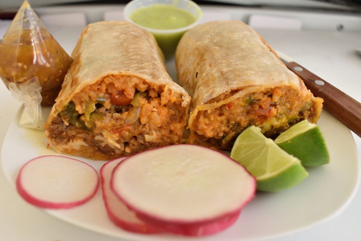 Burrito: Un universo de sabores envuelto en una tortilla