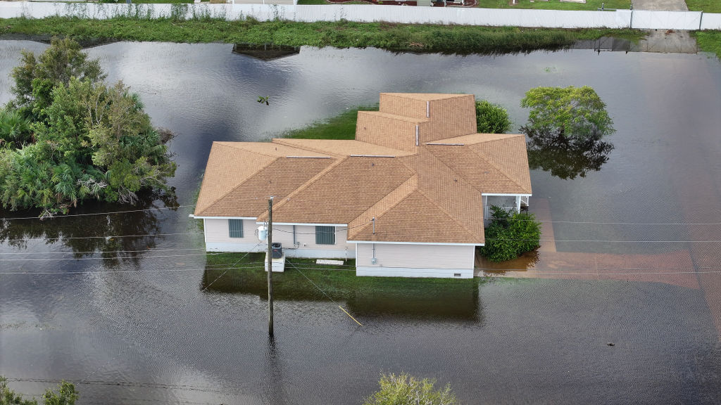 Hurricane Milton Barrels Into Florida