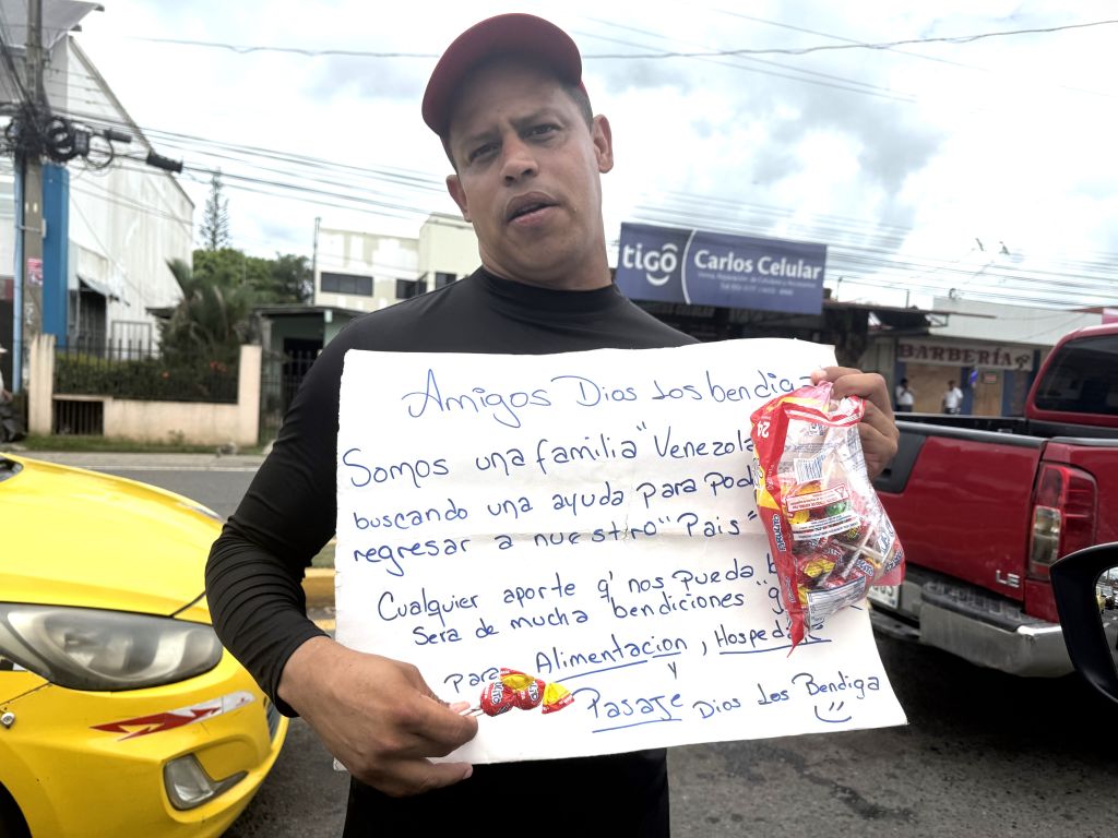 El flujo inverso de migrantes varados en Panamá