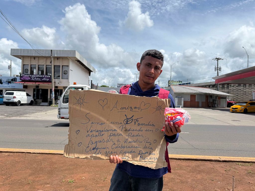 El flujo inverso de migrantes varados en Panamá