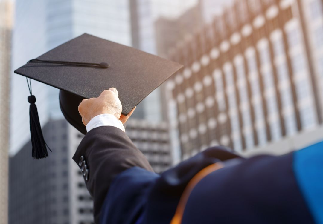 Universidades públicas de Indiana congelan matrícula