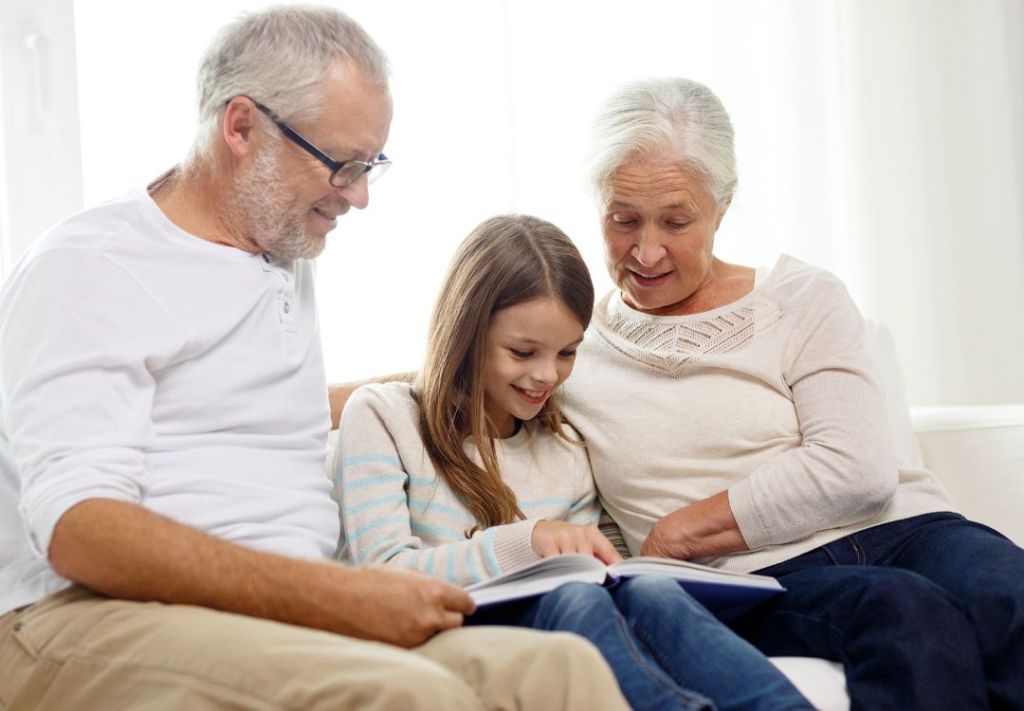 Apoyo escolar para abuelos cuidadores