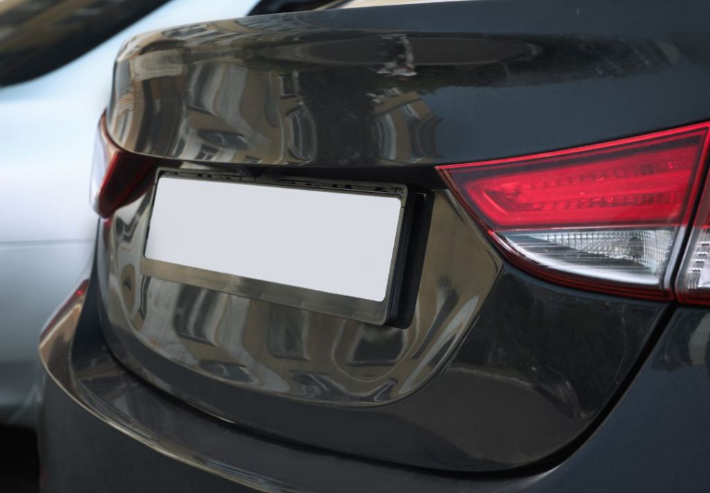 Indiana presenta nuevas placas negras con diseño minimalista