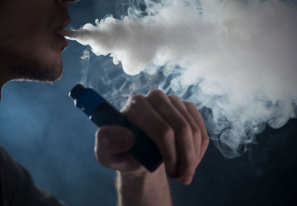 OMS alerta sobre el aumento del vapeo entre adolescentes