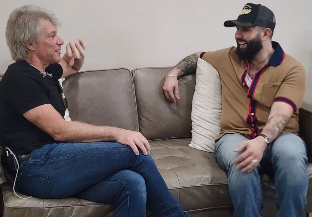 Carín León hace historia al cantar junto a Bon Jovi