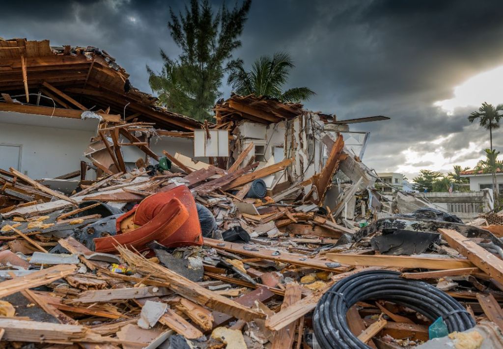 EE.UU. despliega ayuda tras el paso del huracán Melissa