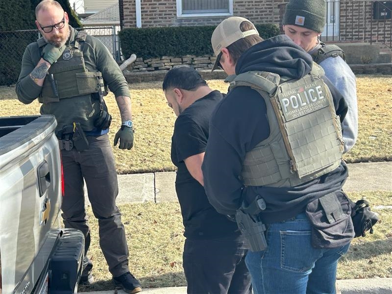 ICE fortalece operaciones; incorpora 12 000 agentes federales