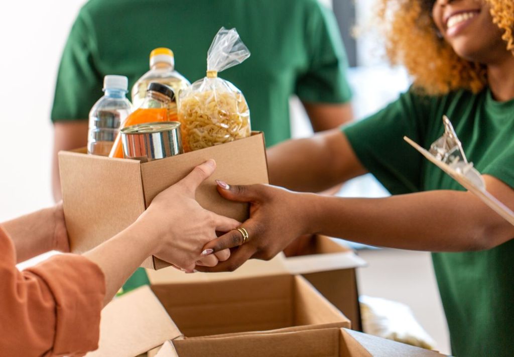 Más de 800 toneladas de víveres parten de México hacia Cuba