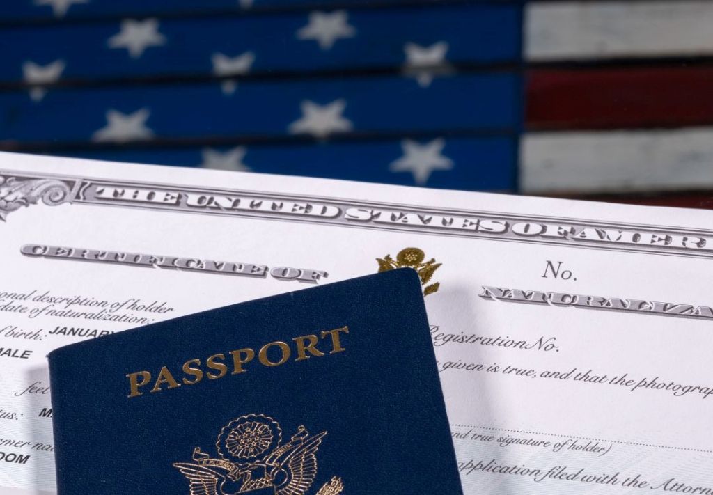 Denuncian a Bien-Aime por fraude en su naturalización