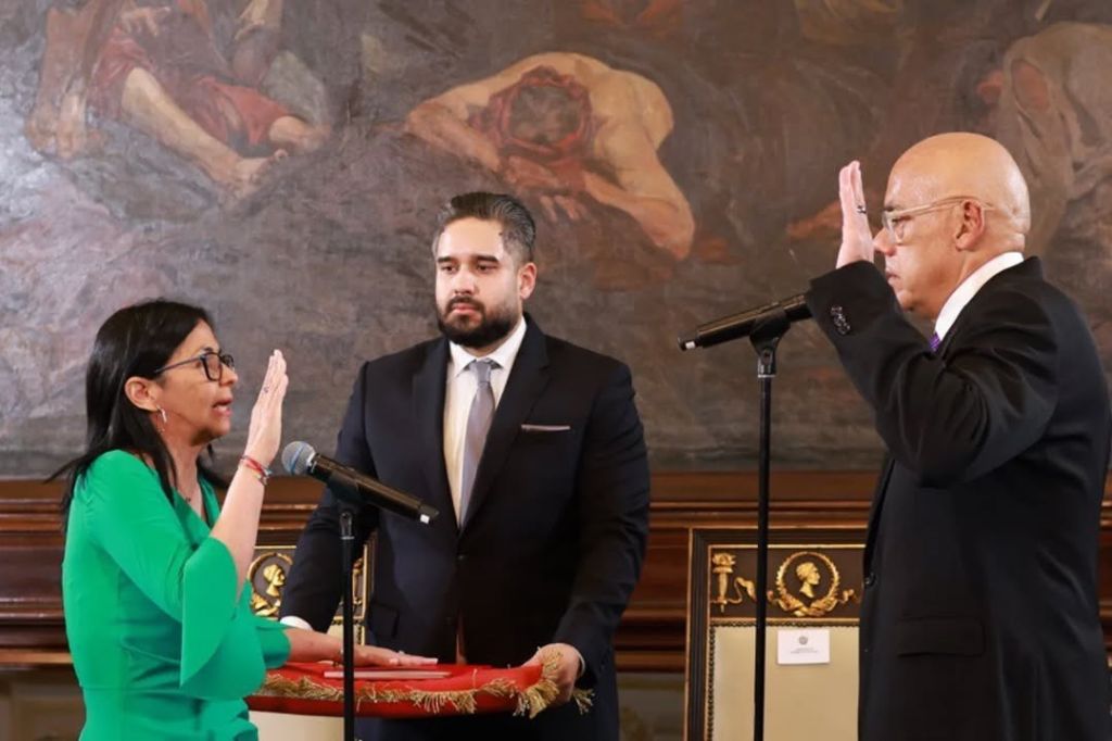 EE. UU. prepara acusación contra Delcy Rodríguez por corrupción