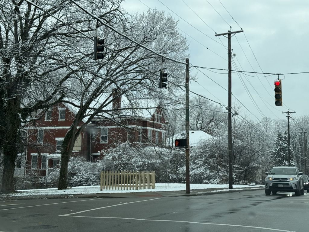 Frente frío traerá tormentas, nieve y fuertes vientos este jueves
