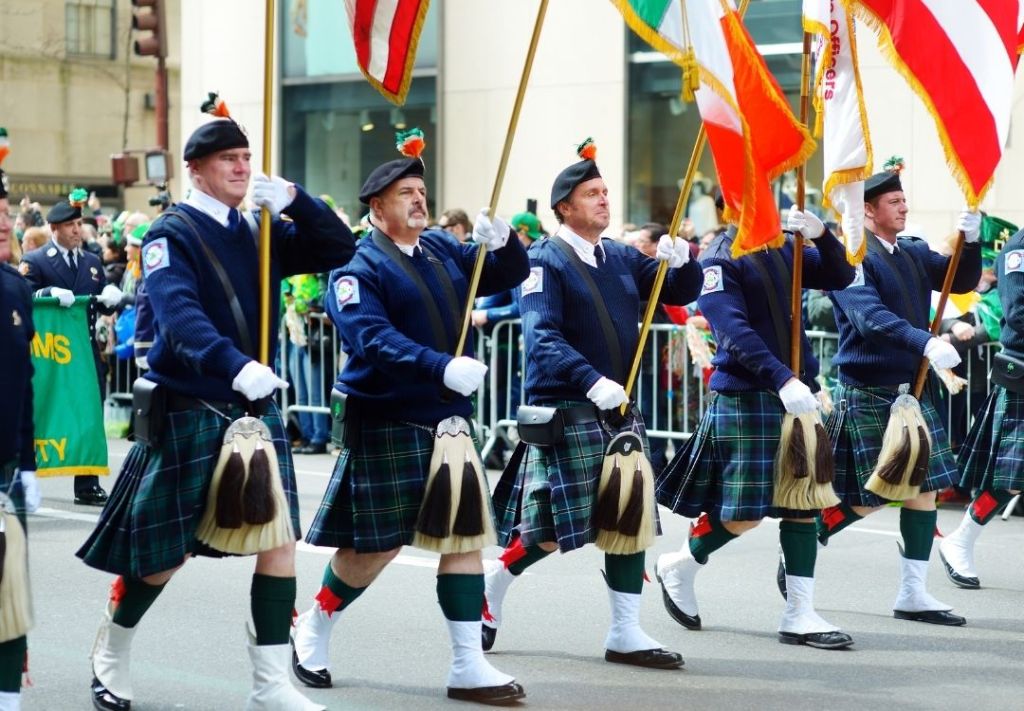 Desfile de San Patricio llena de verde el centro de Indy