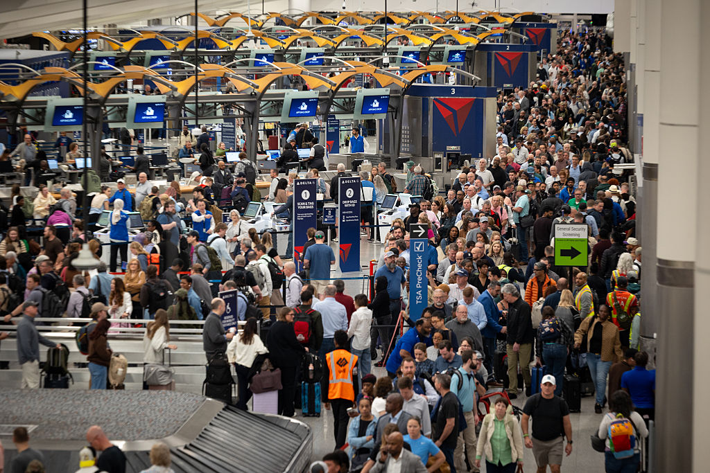 Long lines form outside Atlanta International Airport
