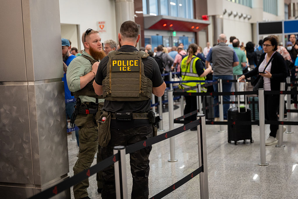 Long lines form outside Atlanta International Airport