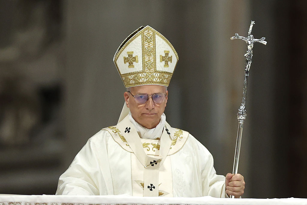 The pontiff is seen on the altar for the final thanksgiving