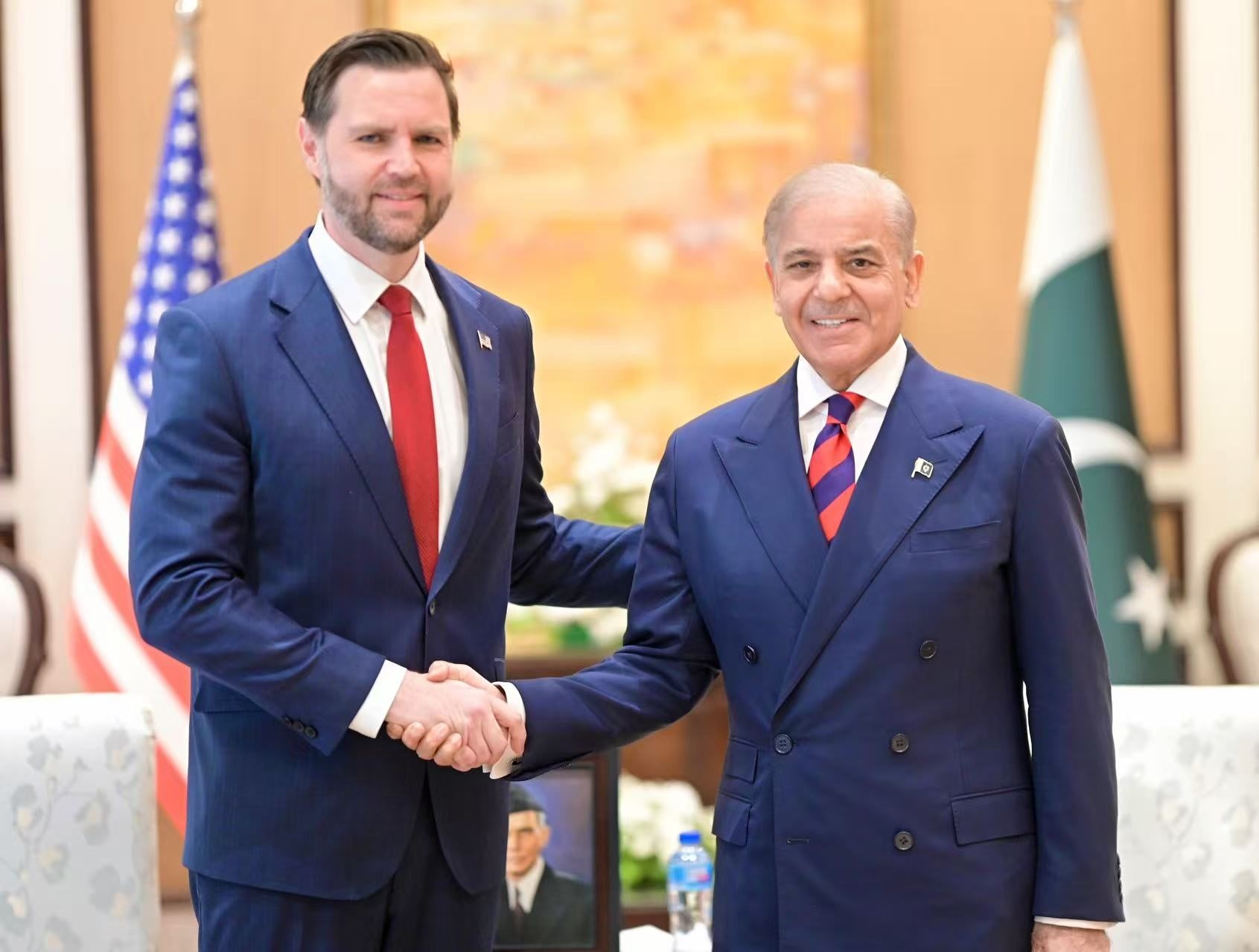 Photo Flash | Pakistani PM meets U.S. JD Vance: statement