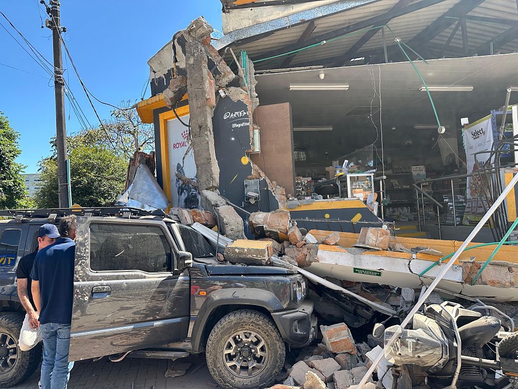 At least 18 killed as magnitude 7.4 earthquake hits Colombia