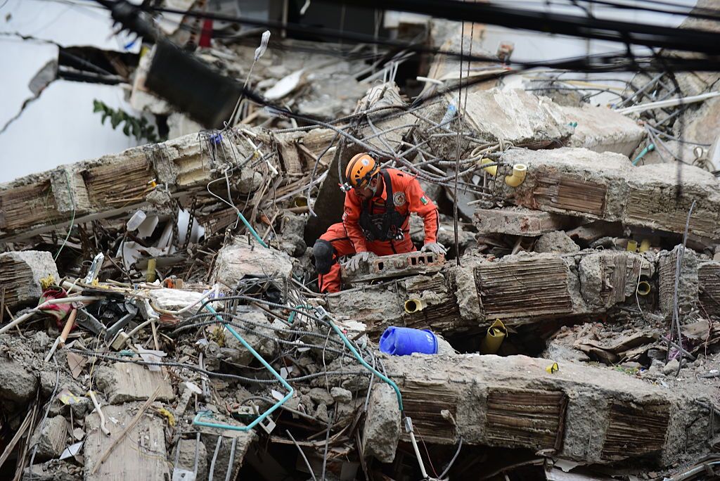 Mexican rescue team joins search for survivors after the earthquake in Colombia