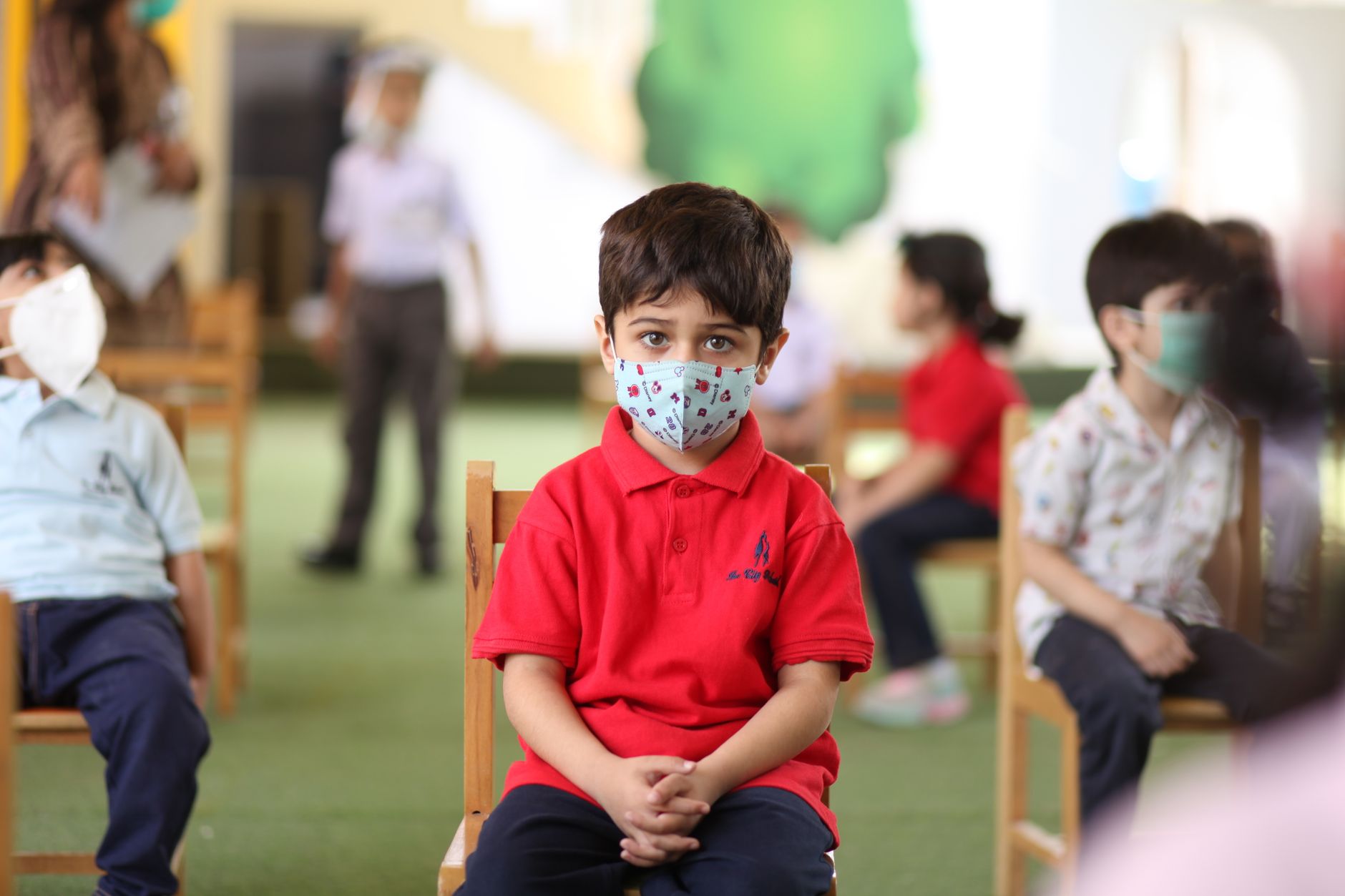preschoolers wearing facemask in a classroom